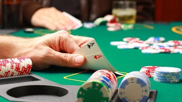 Chia sẻ cách chơi poker hay nhất từ những người có nhiều kinh nghiệm