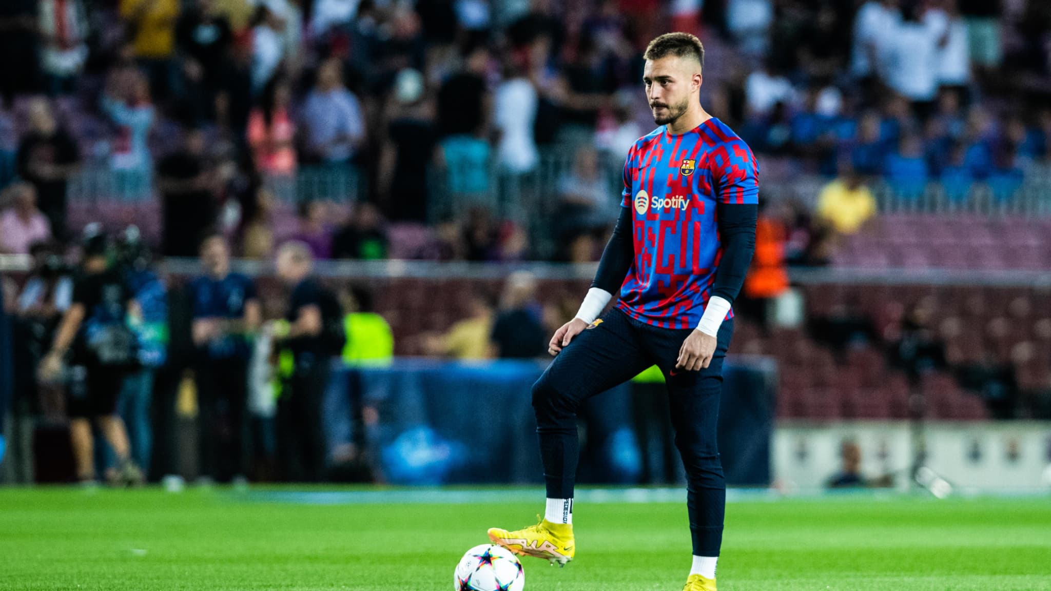 Mercato: qui est Arnau Tenas, le jeune gardien du Barça qui débarque au PSG?